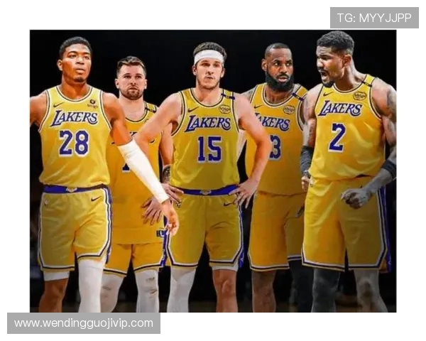 湖人新赛季阵容调整引发热议詹姆斯状态备受关注